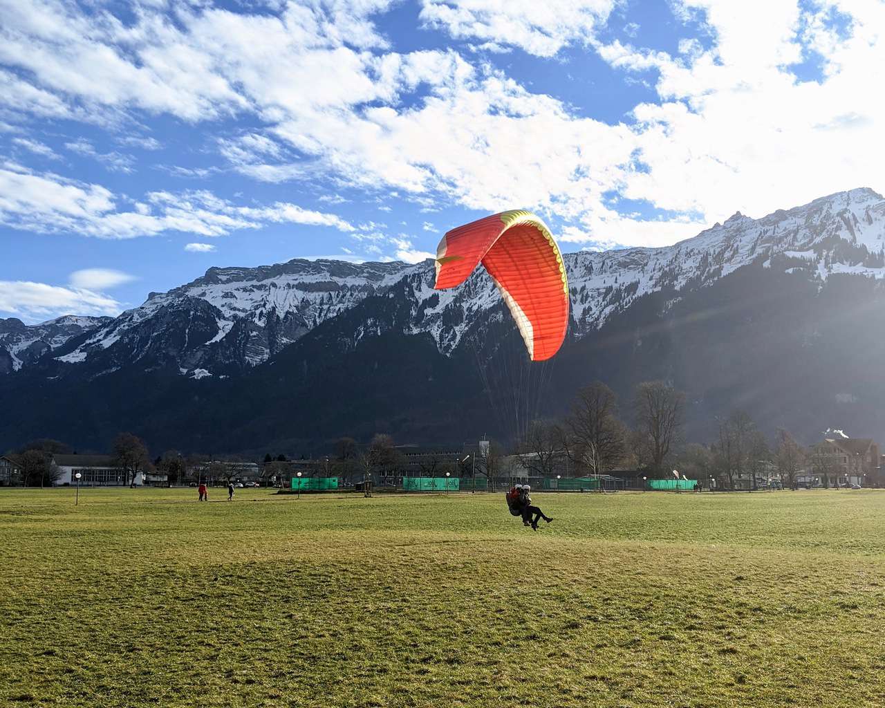 Paragliding Interlanken Landing