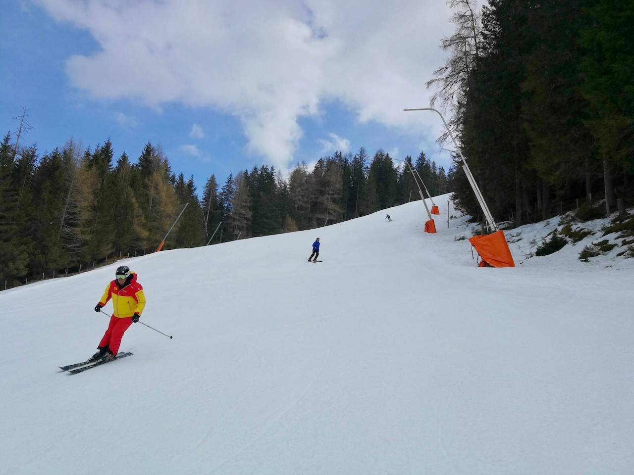 Skiing through the pine forests of Kaiserburg